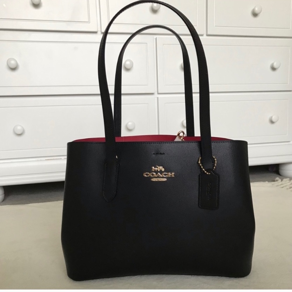 Coach signature Avenue CarryAll